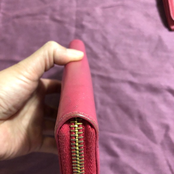 SOLD❤️Authentic Prada Saffiano Leather Zip Wallet - Picture 8 of 14